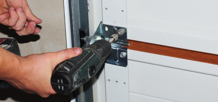 residential garage door service in Cheltenham